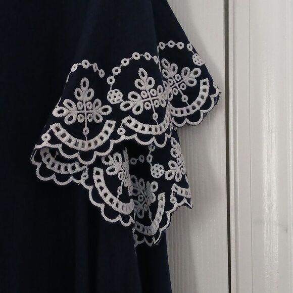 Crown & Ivy navy blue and white embroidered sleeve casual blouse Sz 2X NWT - Picture 4 of 7